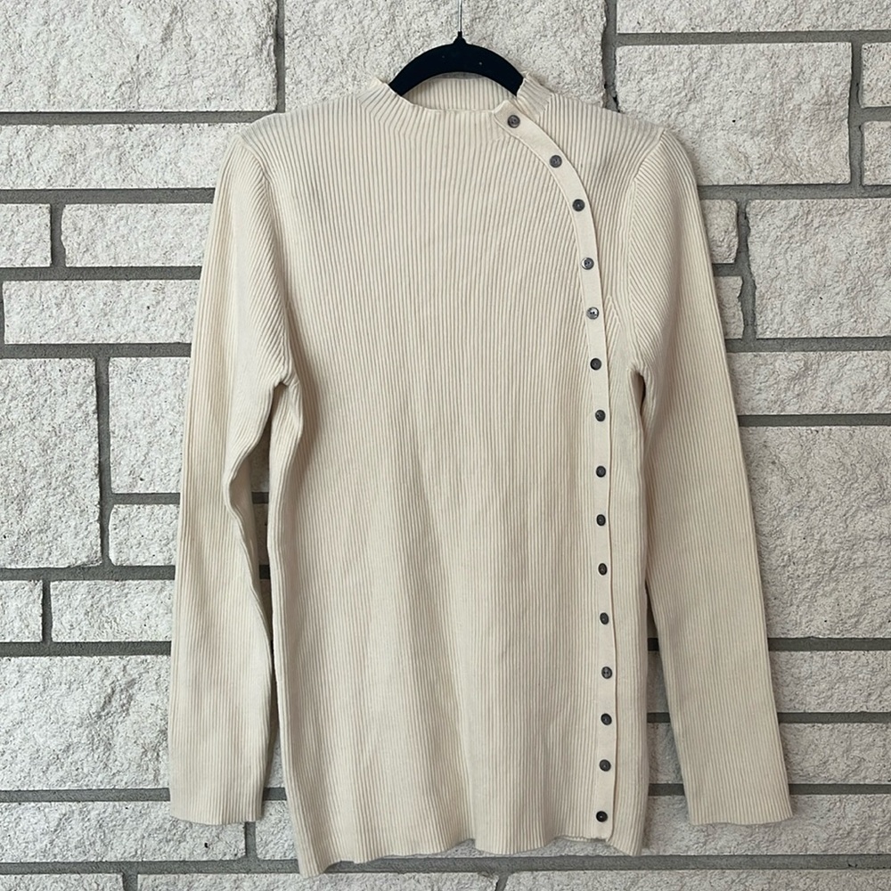 Elegant Cream Button-Detail Sweater